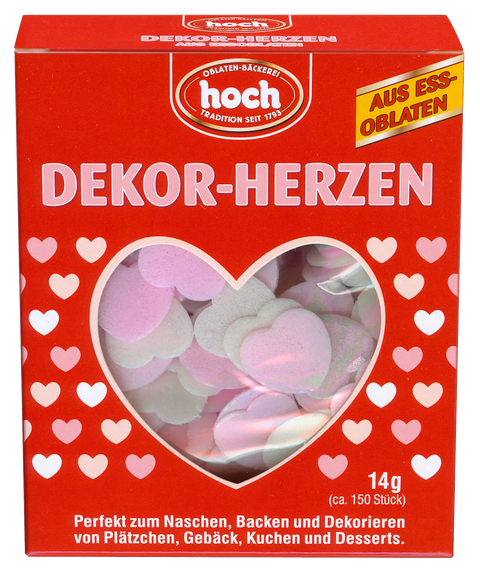 rote Packung mit Sichtfenster auf Dekorherzen