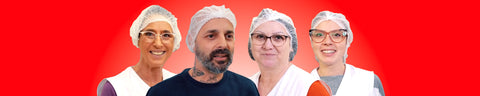 drei Mitarbeiterinnen und ein Mitarbeiter in einer Collage alle mit Haarnetz